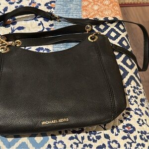 Chic Black Leather Shoulder Bag with Adjustable Strap and Sleek Design